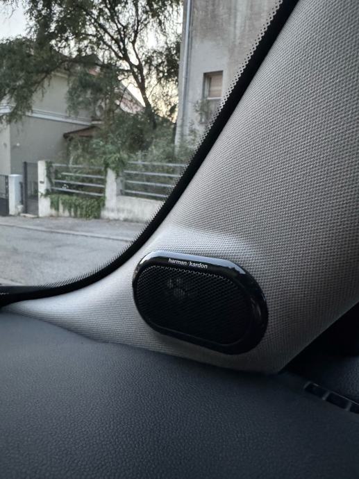 MINI Cooper SE 135kw-2023- panorama-HUD-Harman Kardon, fotografija 6