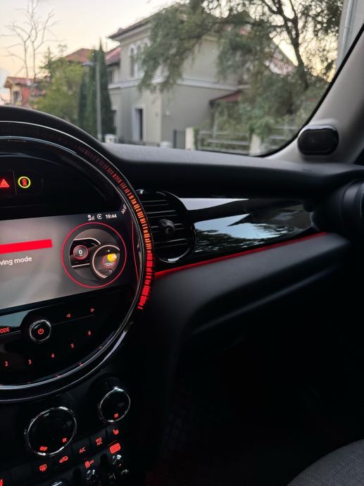MINI Cooper SE 135kw-2023- panorama-HUD-Harman Kardon, fotografija 7