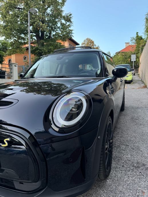 MINI Cooper SE 135kw-2023- panorama-HUD-Harman Kardon, fotografija 8