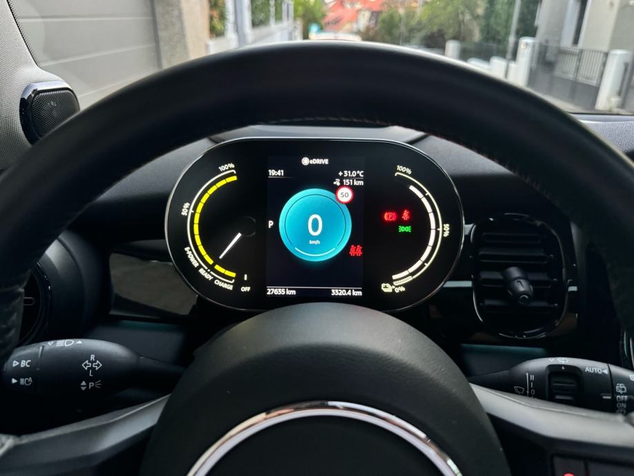 MINI Cooper SE 135kw-2023- panorama-HUD-Harman Kardon, fotografija 9