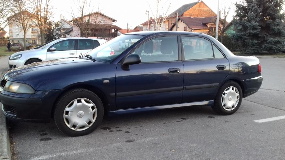 Машина mitsubishi carisma