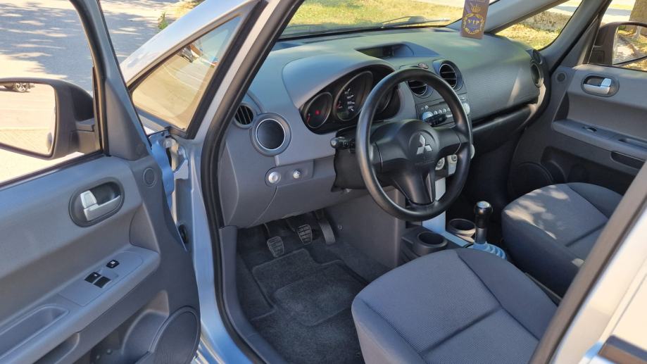 Mitsubishi Colt 1,3 KLIMA; ZA OVAJ AUTO SVAKI KOMENTAR JE SUVISAN, fotografija 15