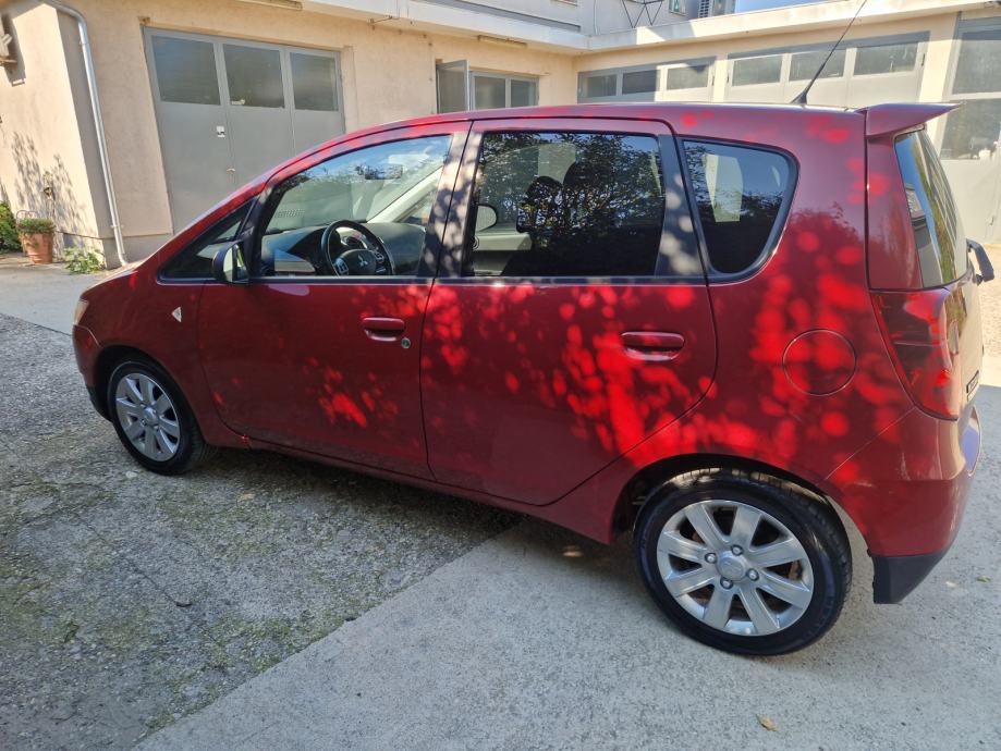 Mitsubishi Colt 1,3 CLAR-TEC POCINČAN BEZ HRĐE KAO NOV KARTICE 36 RATA, fotografija 3