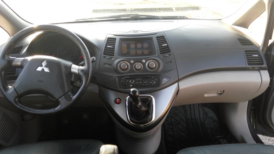 Mitsubishi grandis салон