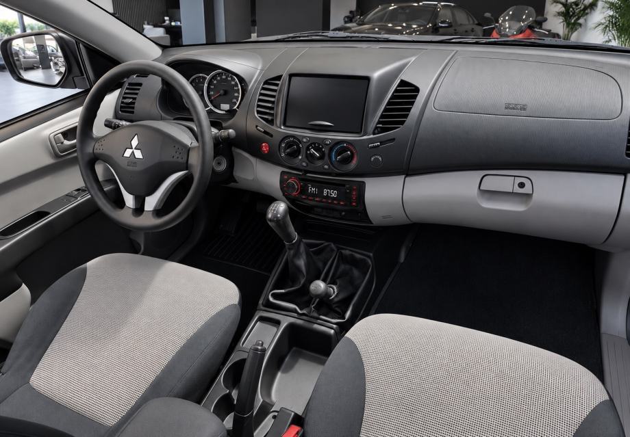 Mitsubishi L200 2,5 DI-D 4X4—Mod 2012—160tkm—4 SJEDALA—ROLL-BAR—U PDVu, fotografija 13