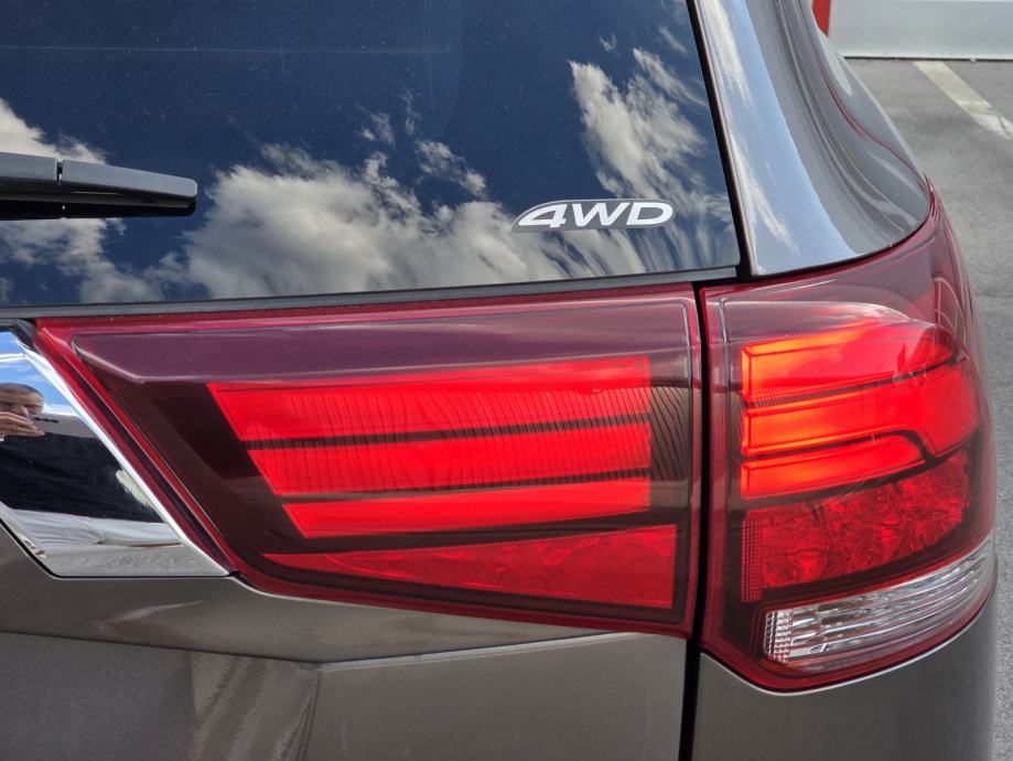 Mitsubishi Outlander 2,2 DI-D 4WD automatik,LED,KAMERA,AUT.KLIMA,NAVI, fotografija 11