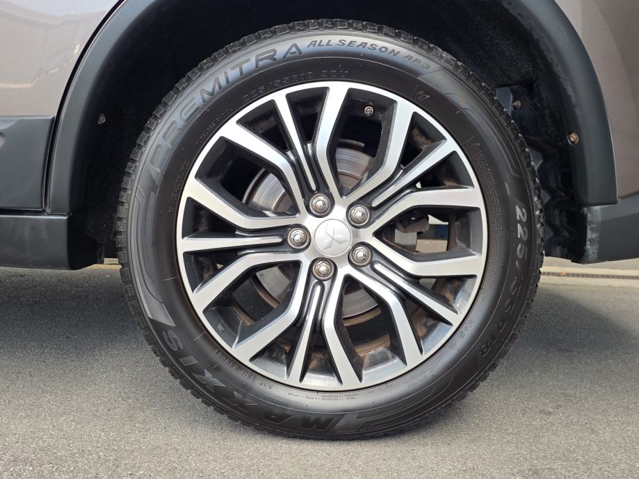 Mitsubishi Outlander 2,2 DI-D 4WD automatik,LED,KAMERA,AUT.KLIMA,NAVI, fotografija 16