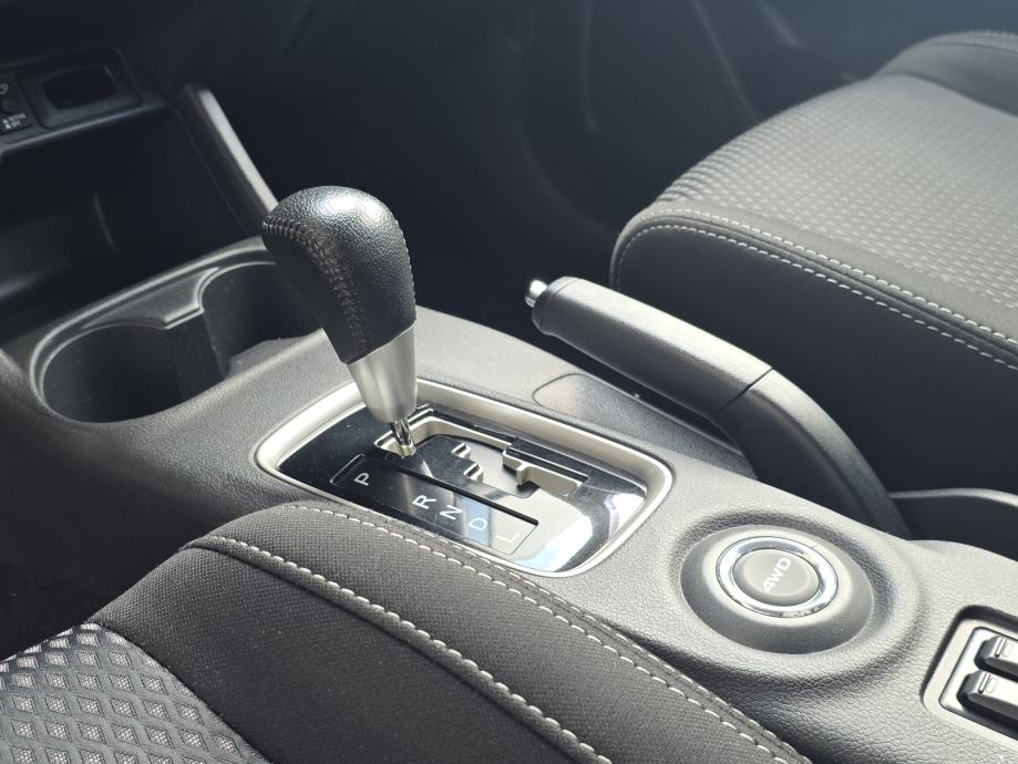 Mitsubishi Outlander 2,2 DI-D 4WD automatik,LED,KAMERA,AUT.KLIMA,NAVI, fotografija 19