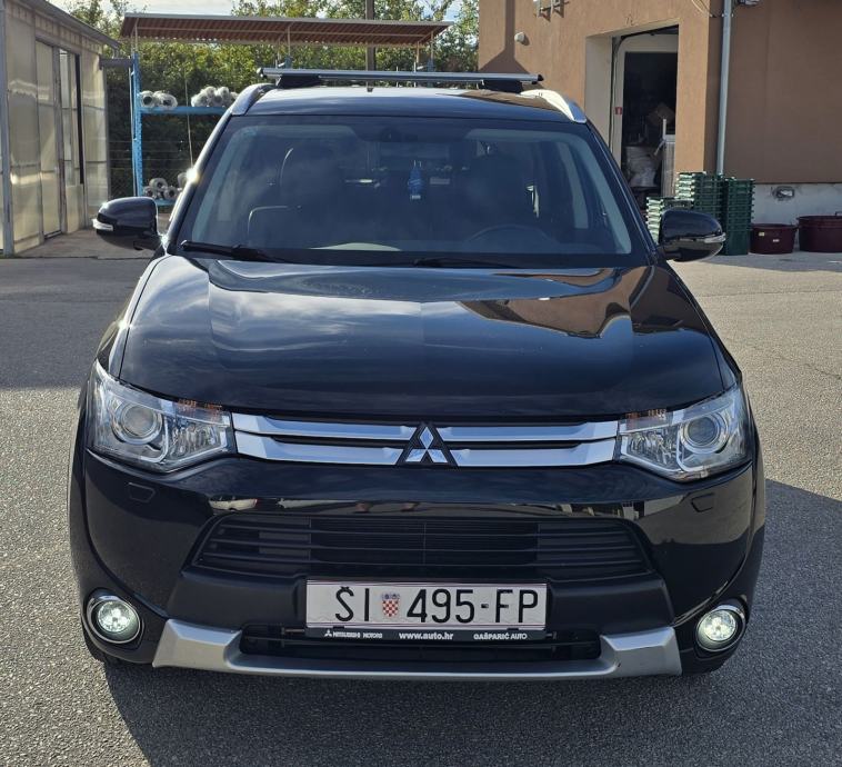 Mitsubishi Outlander 2,2 DI-D, 7 sjedala, 1.Vlasnik, Kao novo, fotografija 2