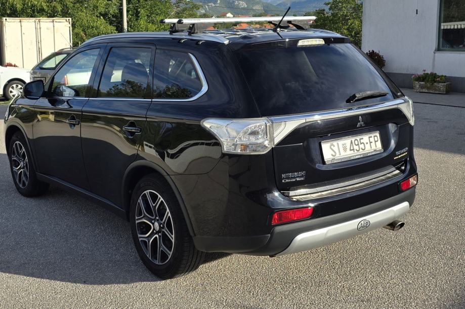 Mitsubishi Outlander 2,2 DI-D, 7 sjedala, 1.Vlasnik, Kao novo, fotografija 3