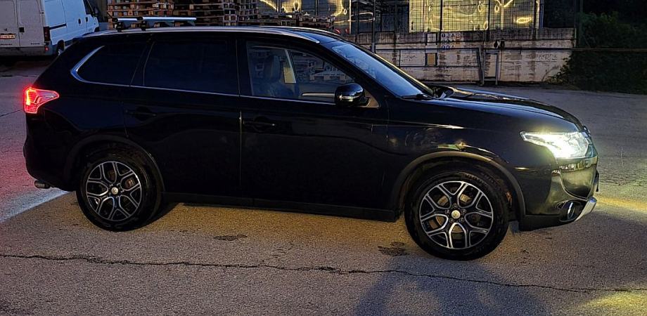 Mitsubishi Outlander 2,2 DI-D, 7 sjedala, 1.Vlasnik, Kao novo, fotografija 8
