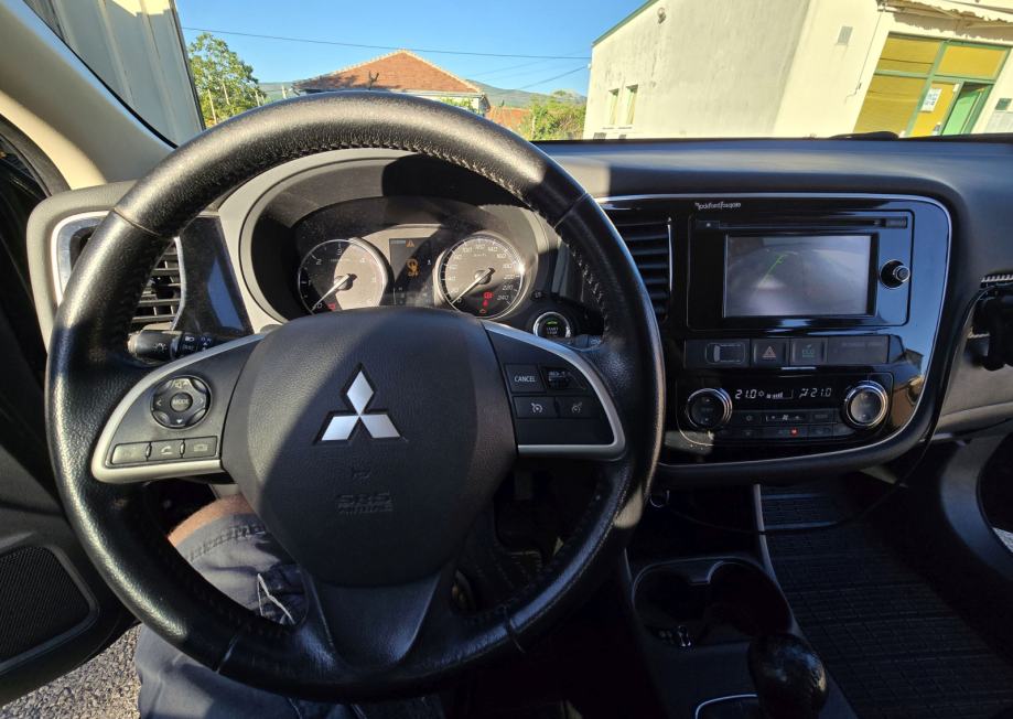 Mitsubishi Outlander 2,2 DI-D, 7 sjedala, 1.Vlasnik, Kao novo, fotografija 10