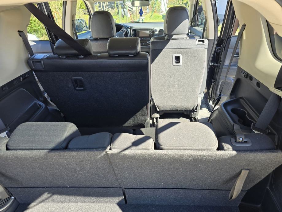 Mitsubishi Outlander 2,2 DI-D, 7 sjedala, 1.Vlasnik, Kao novo, fotografija 12