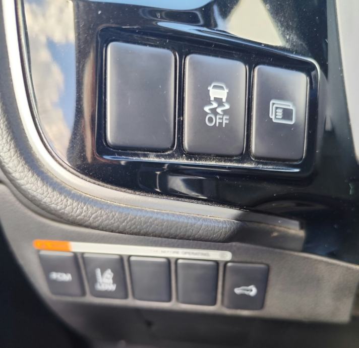 Mitsubishi Outlander 2,2 DI-D Automatik 4WD, fotografija 12