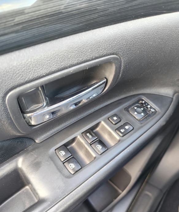 Mitsubishi Outlander 2,2 DI-D Automatik 4WD, fotografija 13