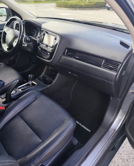 Mitsubishi Outlander 2,2 DI-D Automatik 4WD, fotografija 8