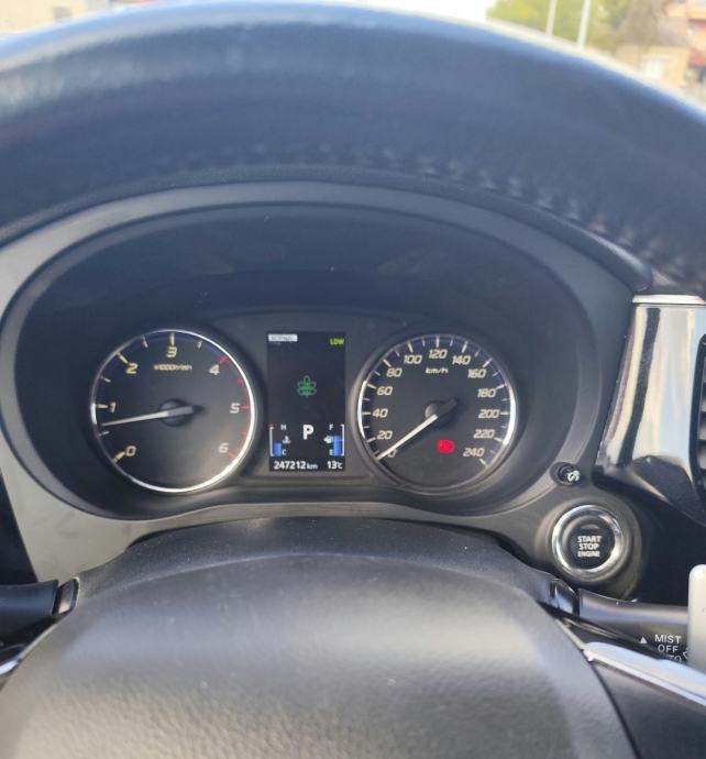 Mitsubishi Outlander 2,2 DI-D Automatik 4WD, fotografija 14