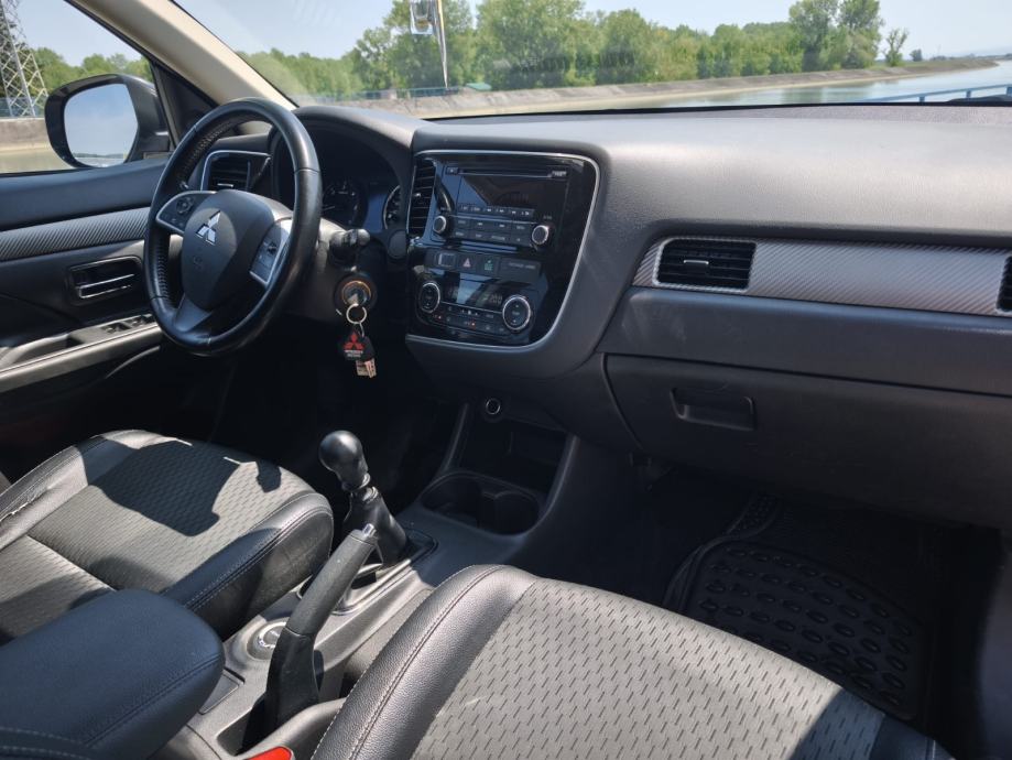 Mitsubishi Outlander 2,2 DI-D, fotografija 12