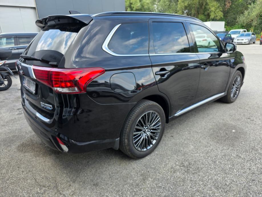Mitsubishi Outlander 2,4 PHEV PREMIUM, fotografija 4