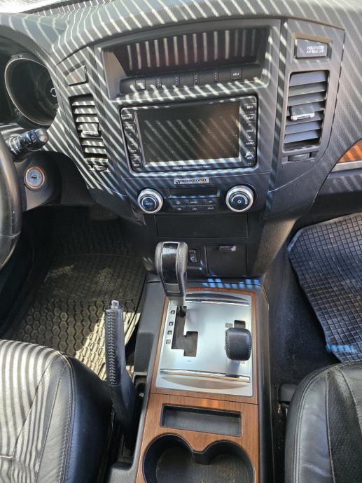 Mitsubishi Pajero 3,2 DID, fotografija 11