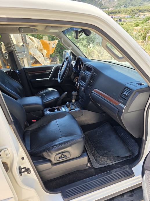 Mitsubishi Pajero 3,2 DID, fotografija 12