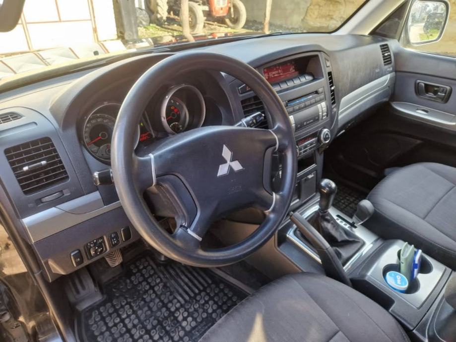 Mitsubishi Pajero 3,2 DID, fotografija 8