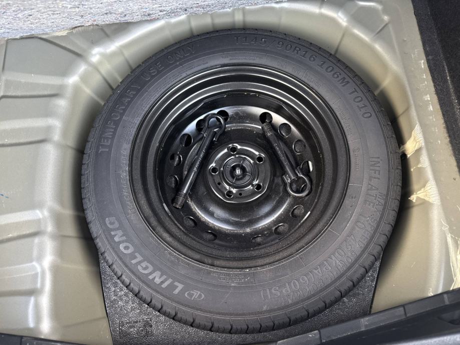 NISSAN JUKE 2023 • PREMIUM jamstvo • AutoZubak Rabljena, fotografija 18