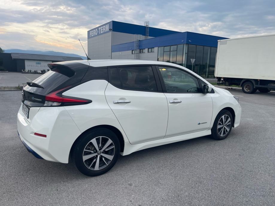 Nissan Leaf 40 kWh automatik, pogled izvana - slika 3