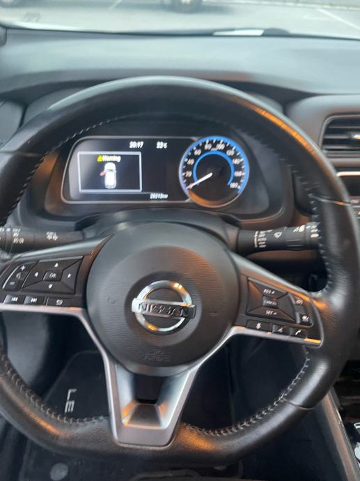 Nissan Leaf 40 kWh automatik, fotografija 12