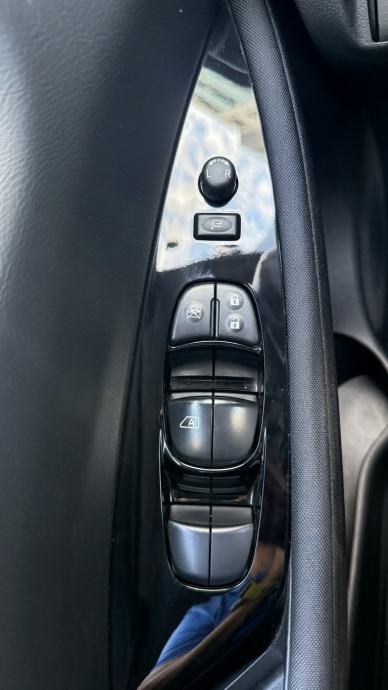 Nissan Leaf 40 kWh automatik, fotografija 8
