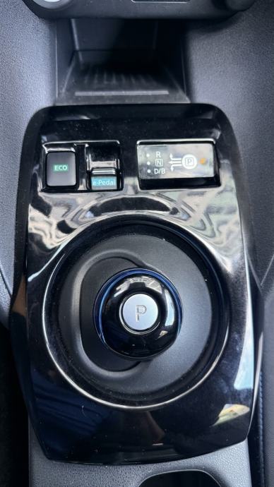 Nissan Leaf 40 kWh automatik, fotografija 10