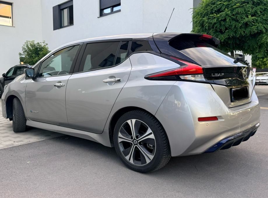 Nissan Leaf 40 kWh automatik, fotografija 5