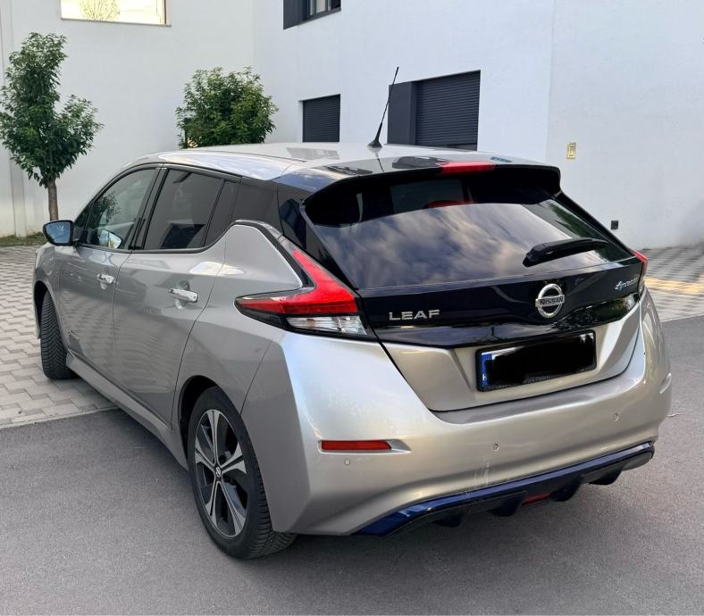 Nissan Leaf 40 kWh automatik, fotografija 3