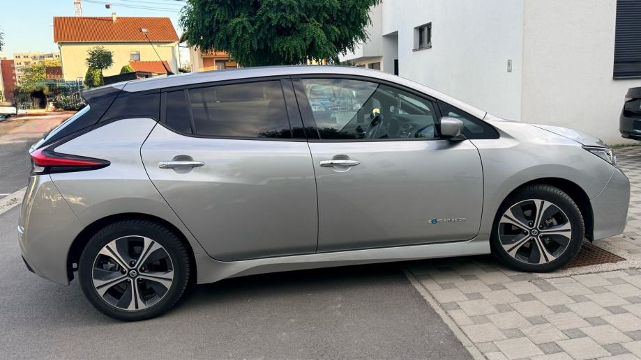 Nissan Leaf 40 kWh automatik, fotografija 6