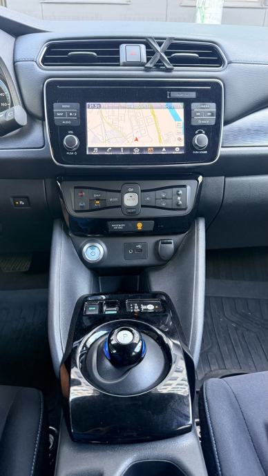 Nissan Leaf 40 kWh automatik, fotografija 16