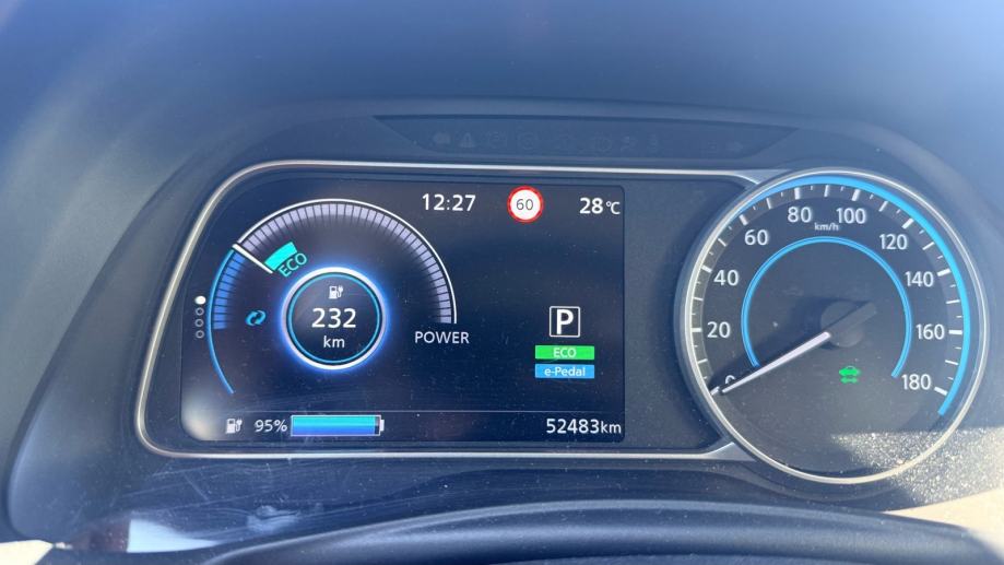 Nissan Leaf 40 kWh automatik, fotografija 17