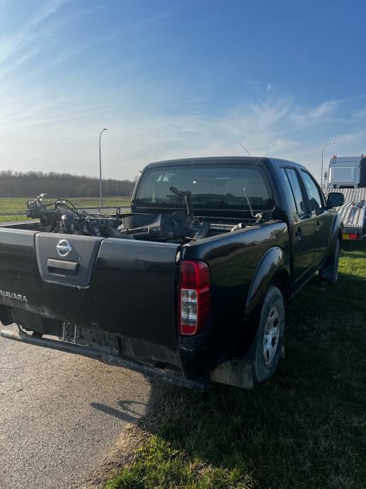 Nissan Navara 2.5 dizel, fotografija 3