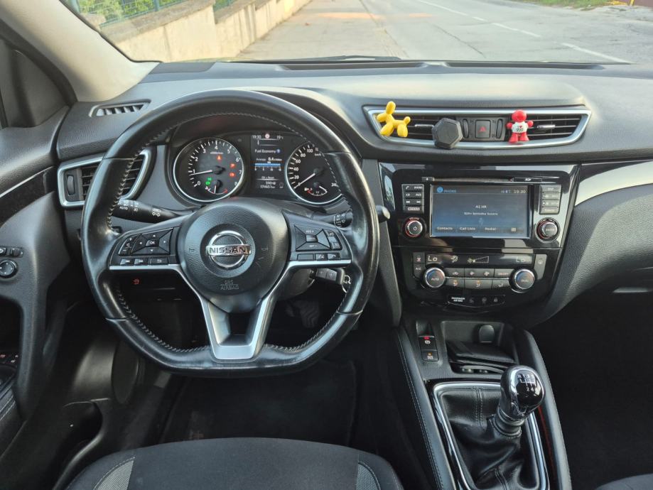 Nissan Qashqai 1,2 DIG-T, senzori + kamera, Registriran do 06/2027, fotografija 7