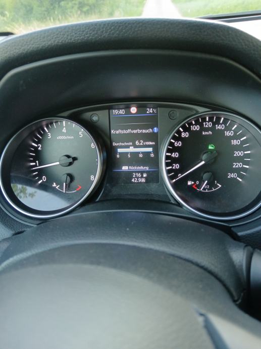 Nissan Qashqai 1,3 DIG-T CONECTA 140 ks, fotografija 20
