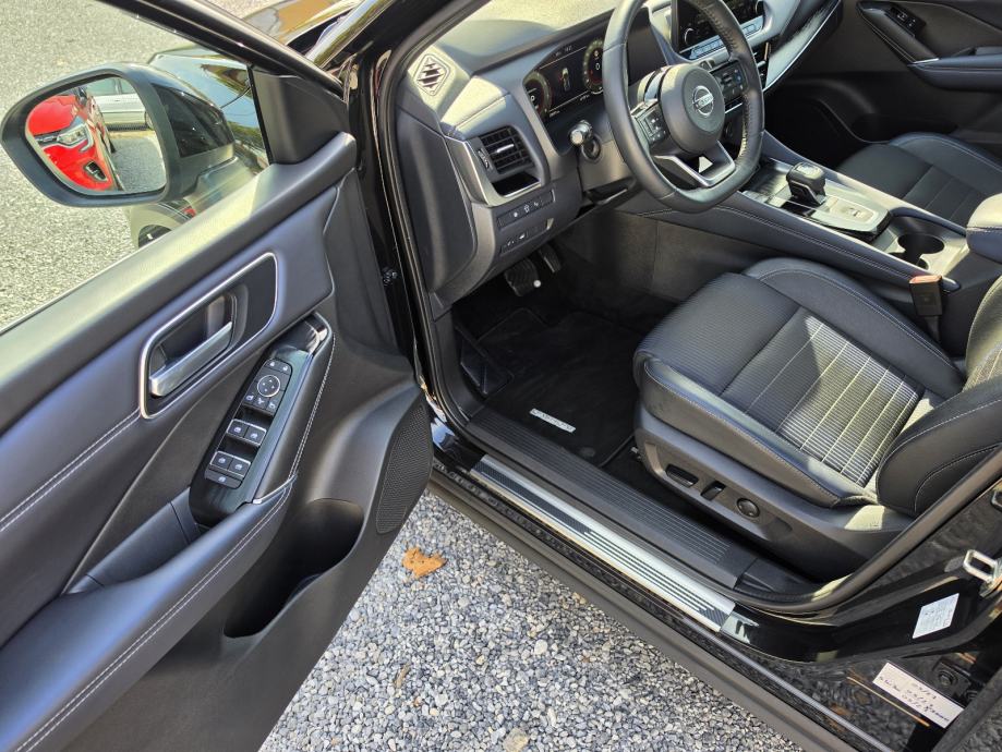 Nissan Qashqai 1.3 MHEV 59TKM,SERV.,NAVI.,LED,KAM.360,PANO.,ALU.,TEKNA, fotografija 19