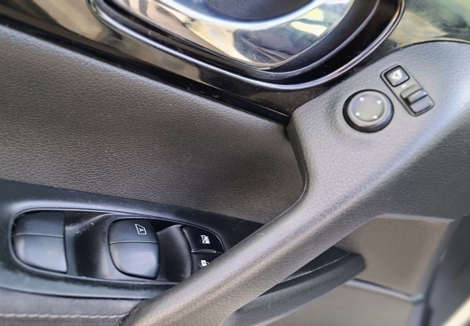 Nissan Qashqai 1,5 dCi panorama/kamera 360/servisna/jamstvo 1 god, fotografija 20