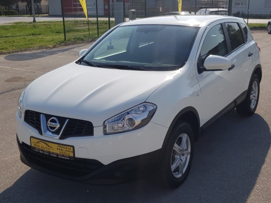 Nissan qashqai 2011 год