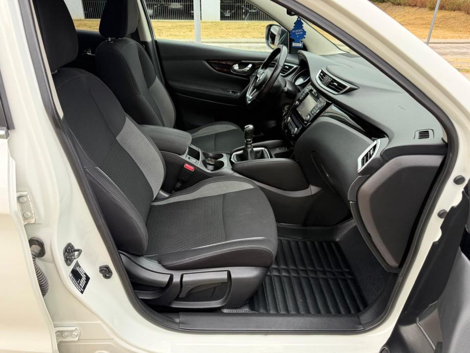 Nissan Qashqai 1,6 DIG-T*Top stanje*Redizajn*Reg. 7/2027*, fotografija 16