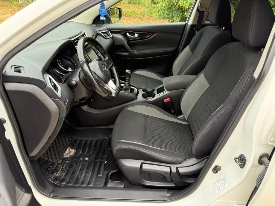 Nissan Qashqai 1,6 DIG-T*Top stanje*Redizajn*Reg. 7/2027*, fotografija 11
