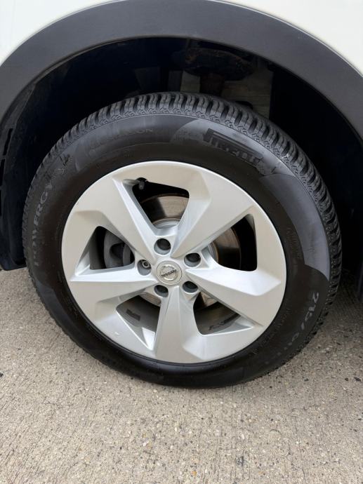 Nissan Qashqai 1,6 DIG-T*Top stanje*Redizajn*Reg. 7/2027*, fotografija 9