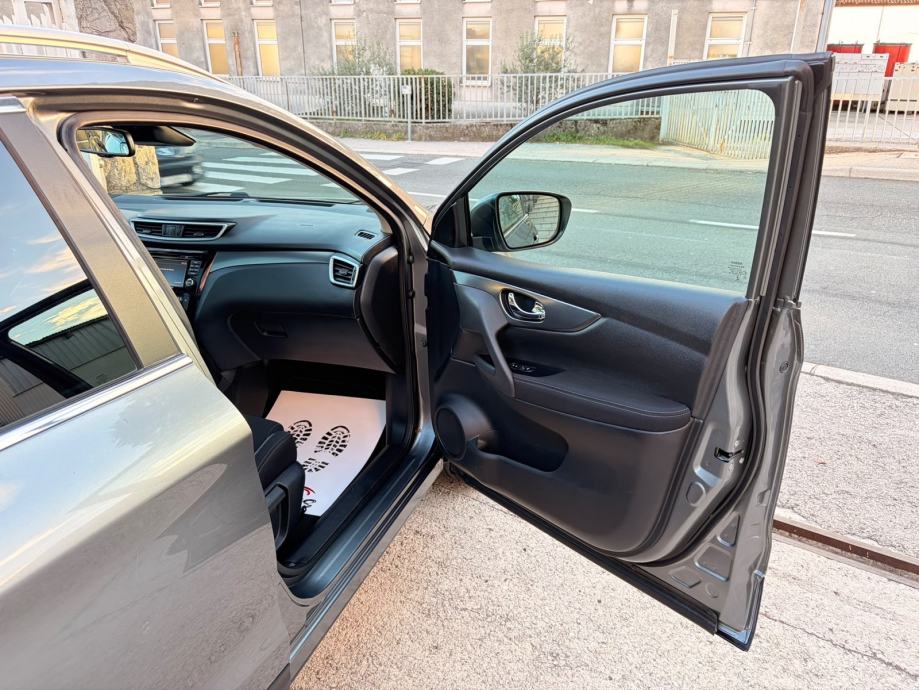 Nissan Quashia 1.5 dci 110Ks Euro6/PANORAMSKI KROV/PARKING KAMERA 360, fotografija 18