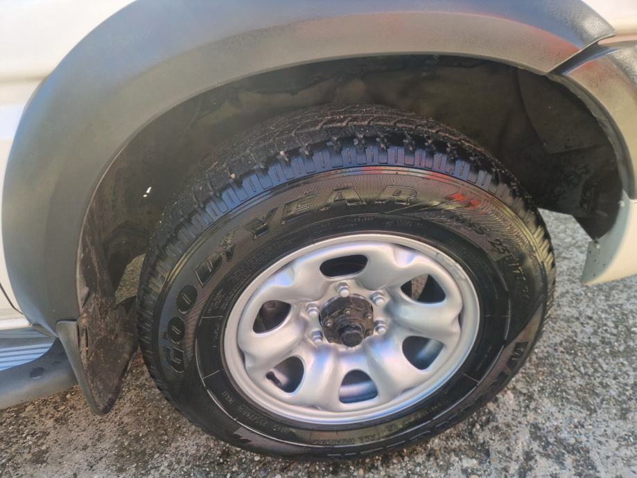 Nissan Terrano 2,7 TDi 4x4 7 sjedala 160tkm, fotografija 9