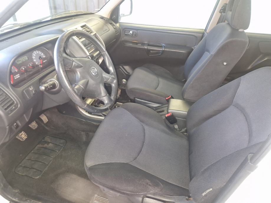 Nissan Terrano 2,7 TDi 4x4 7 sjedala 160tkm, fotografija 14