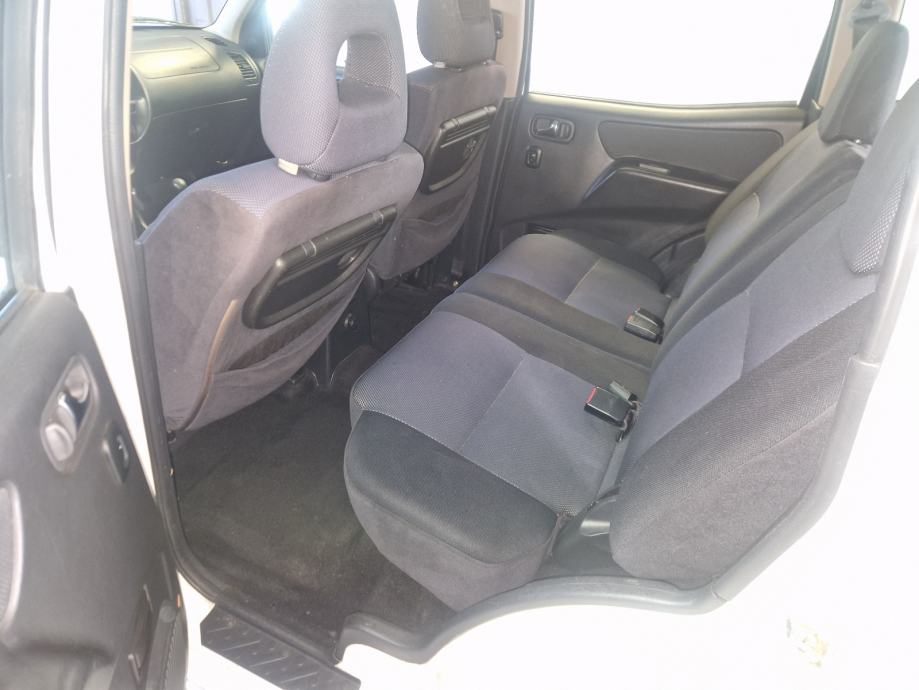Nissan Terrano 2,7 TDi 4x4 7 sjedala 160tkm, fotografija 15