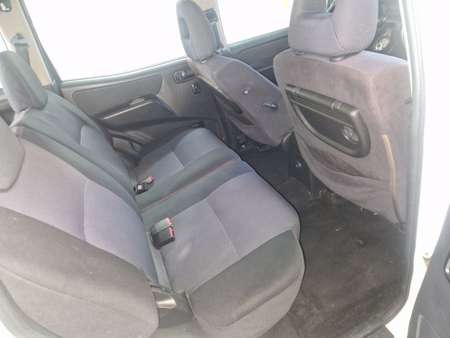 Nissan Terrano 2,7 TDi 4x4 7 sjedala 160tkm, fotografija 18